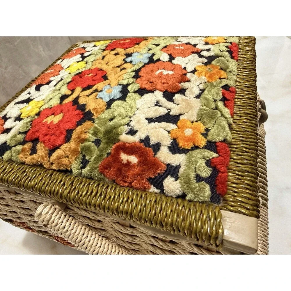 SINGER | Vintage Sewing Box • Super Unique design !